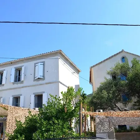 Apartment Martamare *